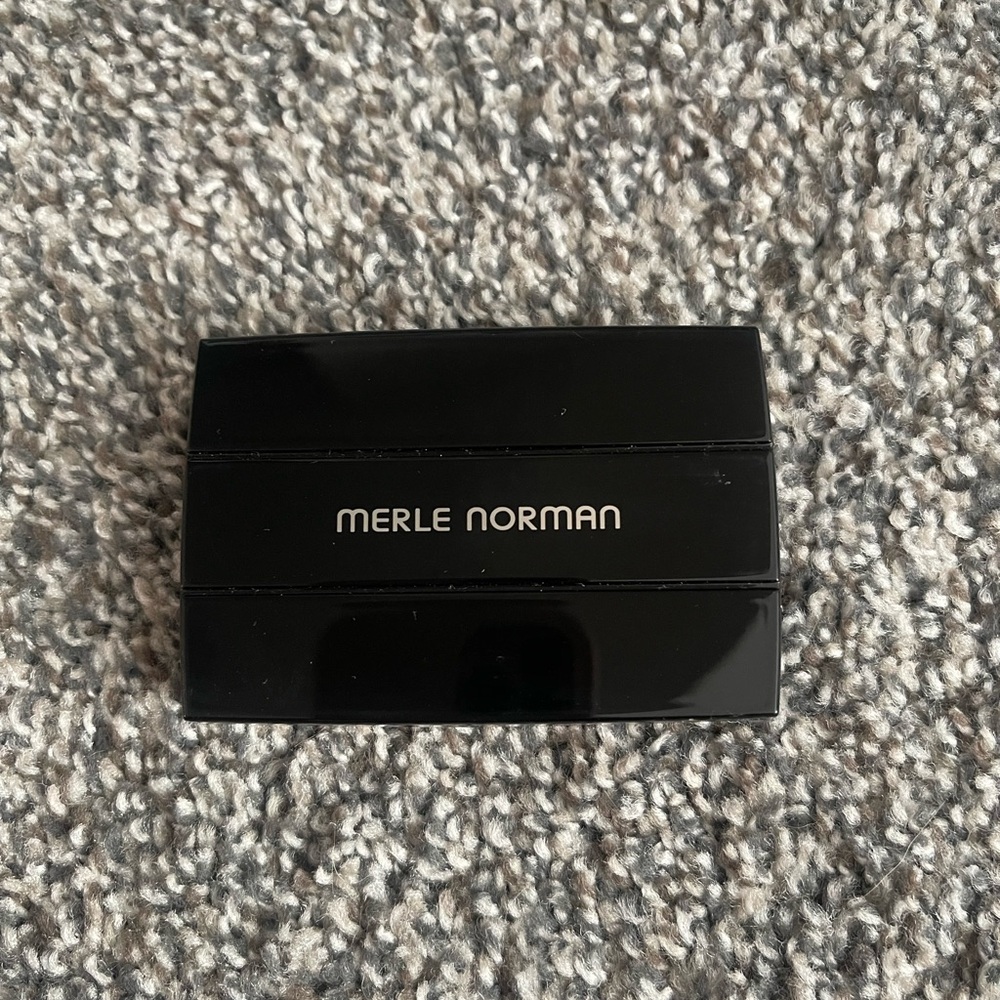 Merle Norman Glossy Black Total Finish Compact Makeup - Light Neutral
